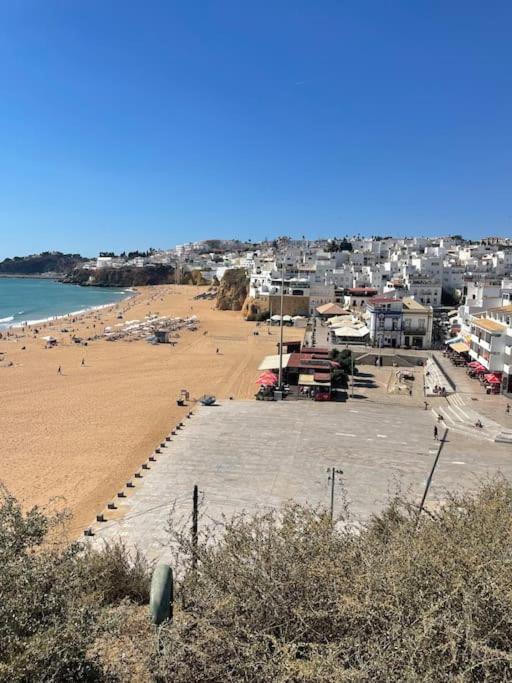 Appartement Superbe Appartement, Parking,300 M De La Albufeira