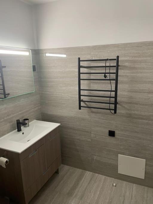 Superbe Appartement, Parking,300 M De La Appartement *